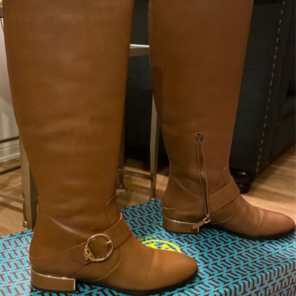 Boot - Picture 2 of 5